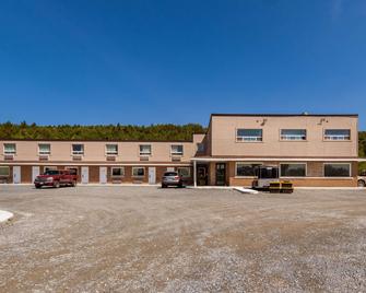 Motel 6 Sudbury - On - Sudbury - Building