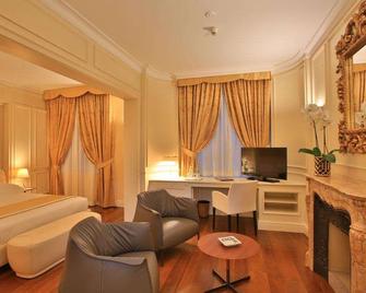 Hotel Rua Frati 48 in San Francesco - Modena - Living room