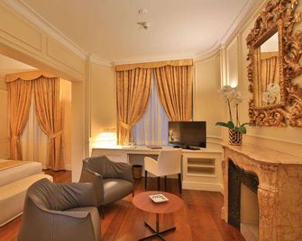 Hotel Rua Frati 48 in San Francesco - Modena - Living room