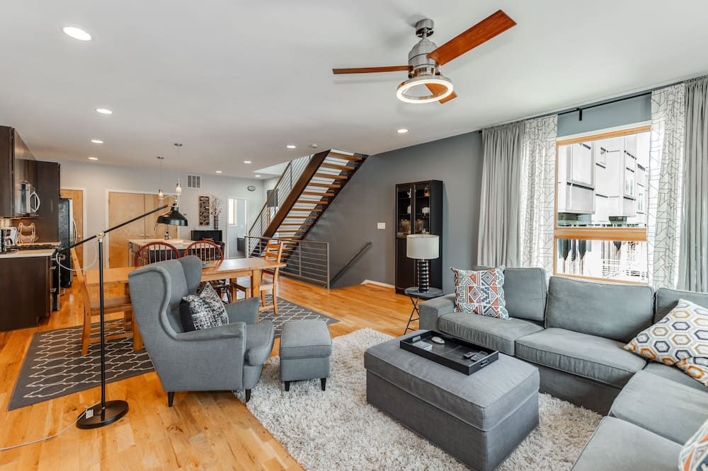 Uptown Townhouse, Rooftop Terrace, 3 Story, 2 Bed - שרלוט - סלון