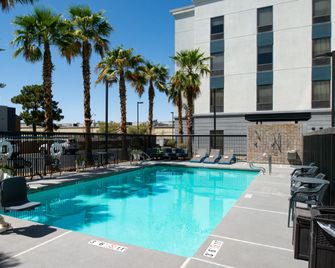 Hampton Inn & Suites Las Vegas Airport - Las Vegas - Pool