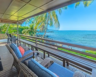 Spectacular Oceanfront Home! Watch turtles from deck while relaxing in the spa!! - Makena - Ban công