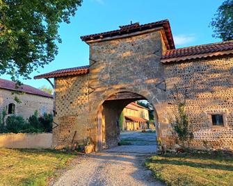 Gatehouse at Chateau de Sariac - Romantic Retreat - Sariac-Magnoac - Edificio
