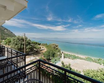 Deluxe Quadruple Family Suite Alexander ( Sea & Village View) - Poros - Balcony