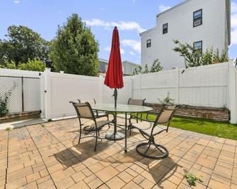 The Maverick - Luxurious Apartment - Free Parking - 2 Miles From Boston Logan Airport - Chelsea - Restaurant