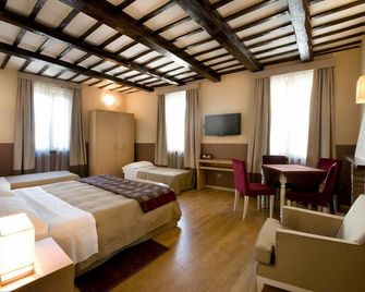 Alexander - אסיסי - חדר שינה