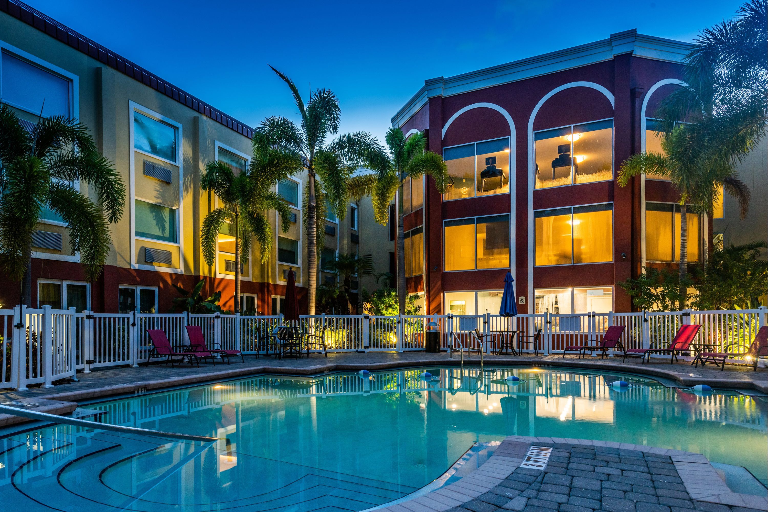 Holiday Inn Express & Suites Bradenton West By IHG - בריידנטון - בריכה