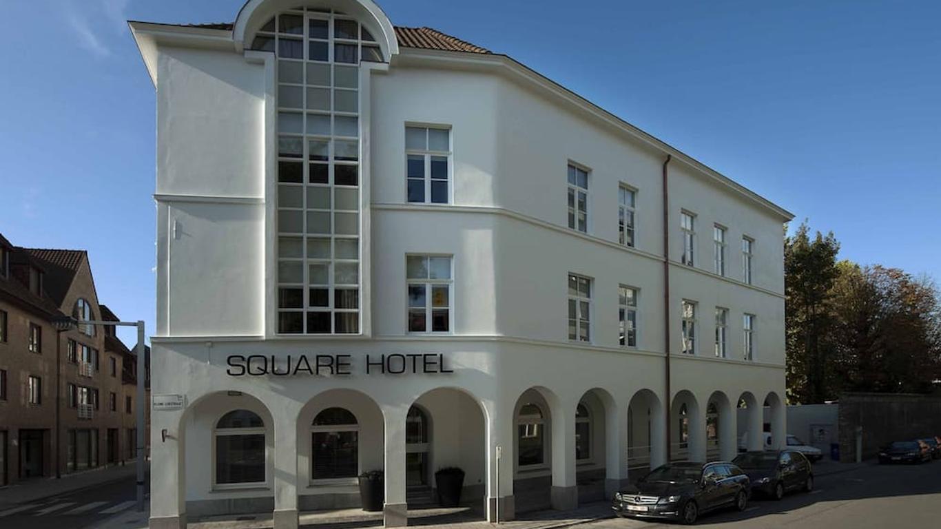 Square Hotel