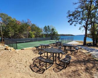 HOJO's-Lakefront-Lakeview Home in a Private Setting-Marina Nearby-Community Pool - Garfield - Patio