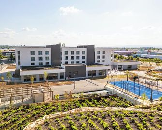 Parkest Hotel & Spa - Genas - Budova