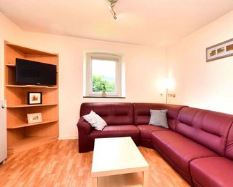 Holiday Home in Saint Vith With Terrace - Sankt Vith - Living room