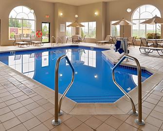 Holiday Inn Express & Suites St Marys - Saint Marys - Pool