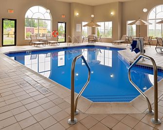 Holiday Inn Express & Suites St Marys By IHG - Saint Marys - Piscina