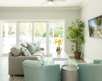 Waterfront 4-Bed, 4-Bath Condo at Bayfront Suites & Marina - No Cleaning Fee - Key West - Olohuone