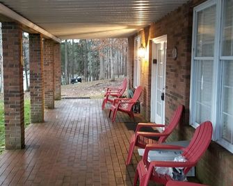 Mayo Lake Lower Unit Highend, Clean, Updated - Roxboro - Terasa
