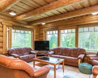 Holiday Home Honkalinna by Interhome - Mikkeli - Living room