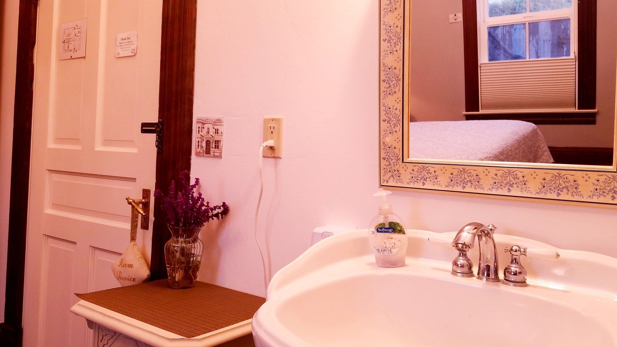 Bathroom view of Captain's Inn at Moss Landing