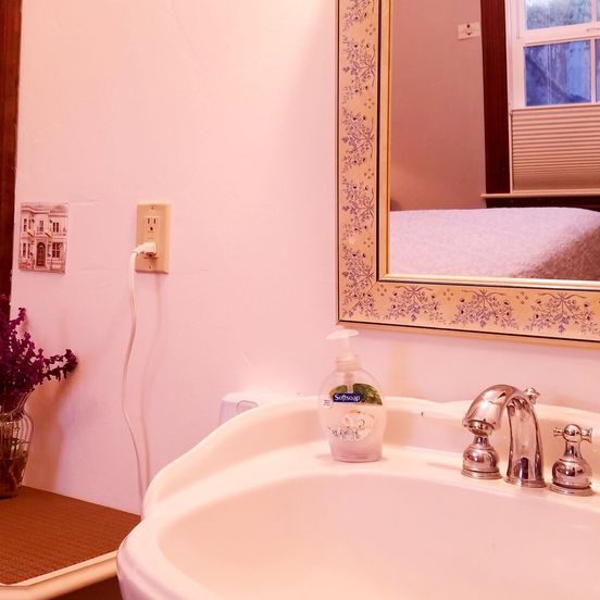 Bathroom view of Captain's Inn at Moss Landing