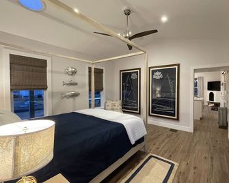Custom cottage close to everything-Enjoy long walks on beach without the crowds! - Westerly - Schlafzimmer