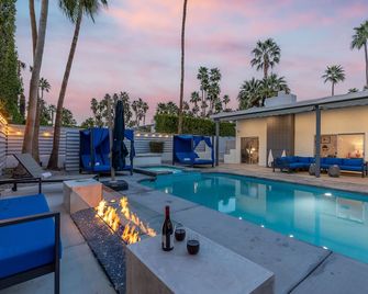 Far Far Away In Vista Las Palmas By Acme House Company - Palm Springs - Pool