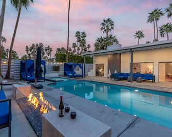 Far Far Away in Vista Las Palmas - Palm Springs - Pileta