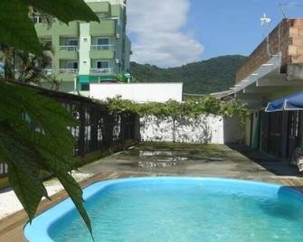 Hostel e Quarto Camping Bombinhas - Bombinhas - Pool