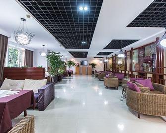 7 Days Hotel (Chongqing Lushan Fengxiang Lake Children's Park) - Chongqing - Lobby