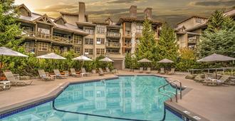 Blackcomb Springs Suites By Clique - Whistler - Πισίνα