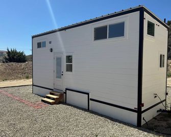 CampTinyHomes sets the Standard with 'The Standard' - Lebec - Budova