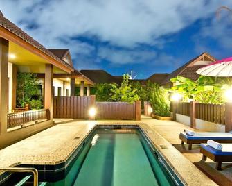 Rose Bay Resort - Trung tâm Pattaya - Bể bơi