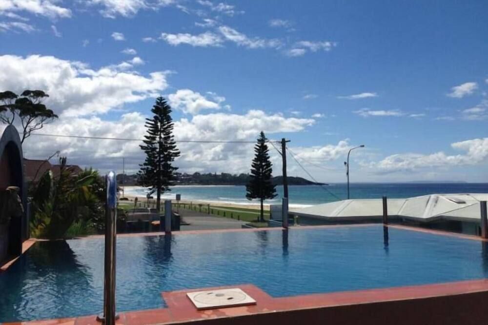 Beach House Mollymook