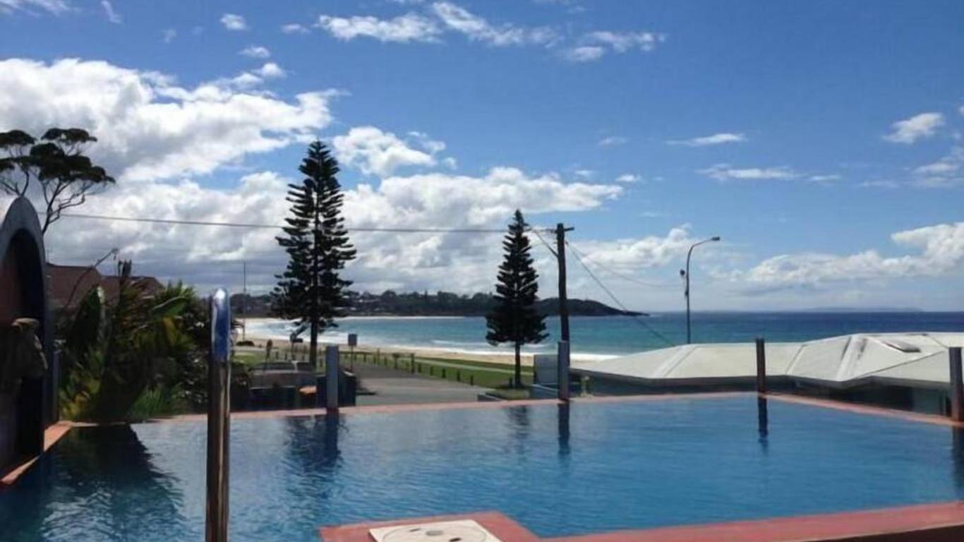 Beach House Mollymook