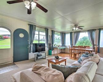 Hilo Home Base - 3 Miles to State Park and Beach! - Hilo - Sala de estar
