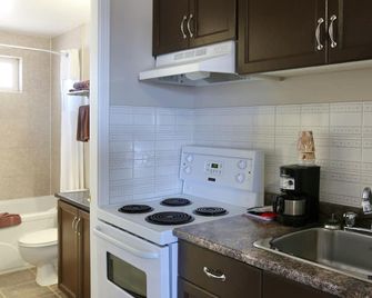 Blue Bell Inn - Fort Nelson - Kitchen