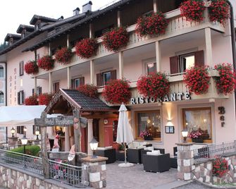 Hotel Rosalpina - Soraga - Budova