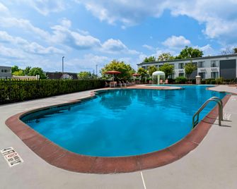 Spark by Hilton Hummelstown Hershey - Hummelstown - Piscina