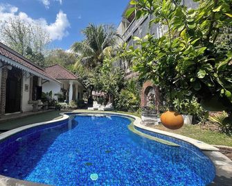 Attara Hostel Senggigi - Senggigi - Pool