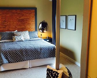 A vacation experience that does your heart good! - Redmond - Bedroom