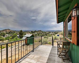 Cozy Rimrock Cottage w/ Hot tub - Near Sedona! - Rimrock - Balcony