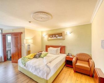 فندق لا فاليز ياوندي - ياوندى - غرفة نوم