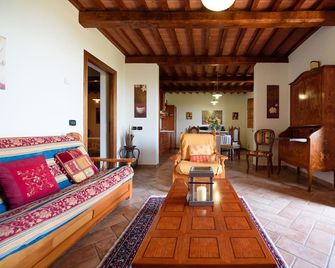 Villa In Lisciano Niccone With 5 Bedrooms Sleeps 10 - Lisciano Niccone - Sala de estar