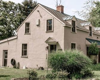 'Be Our Guest' at Carriage House 6098! - New Hope - Building