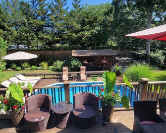 House 2.6 miles to beach - Westhampton Beach - Patio