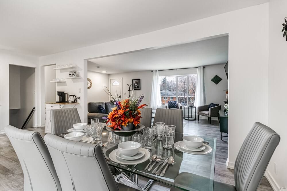 Hot Tub Delight, King Beds & Unforgettable Moments - Sudbury - Dining room