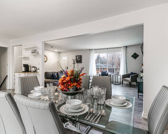 Hot Tub Delight, King Beds & Unforgettable Moments - Sudbury - Dining room