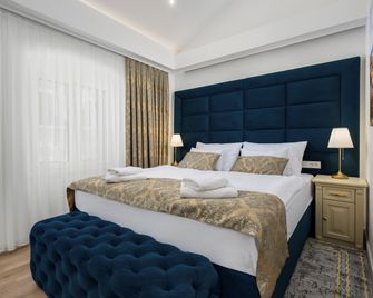 Golden Key Hotel - Bed & Breakfast - Parenzo