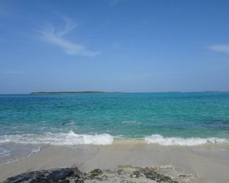 The Perfect Escape To Paradise!!this Stunning 2/2 Oceanfront Home Awaits You - Rokers Point Settlement - חוף