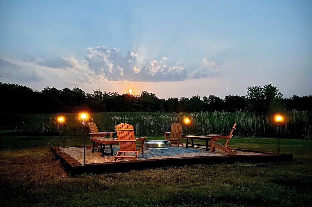Large Modern Cabin w/balcony & large entertainment areas-hot tub and pool table! - Washington - Binnenhof