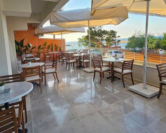 Azure Bay - Karaoğlanoğlu - Restaurante