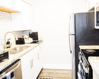 Walk to AT&T Stadium , Globelife from Cozy 2bd/ba Apartment - Arlington - Kitchen